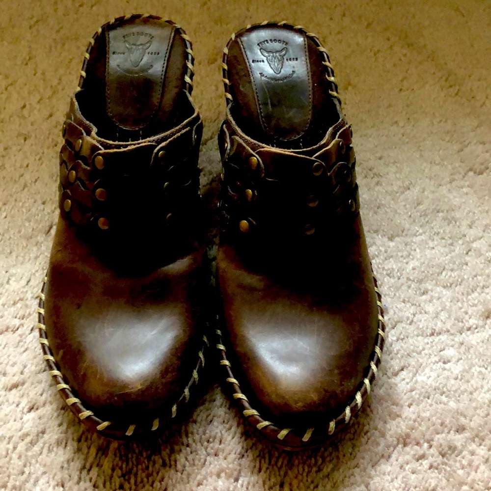 Very cool genuine Brown, Frye clogs with a 2 inch heel. Fine condition!